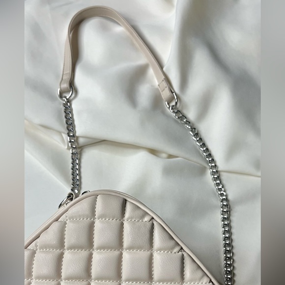 LA Express Cream & Quilted Cross Body Bag - Picture 3 of 5